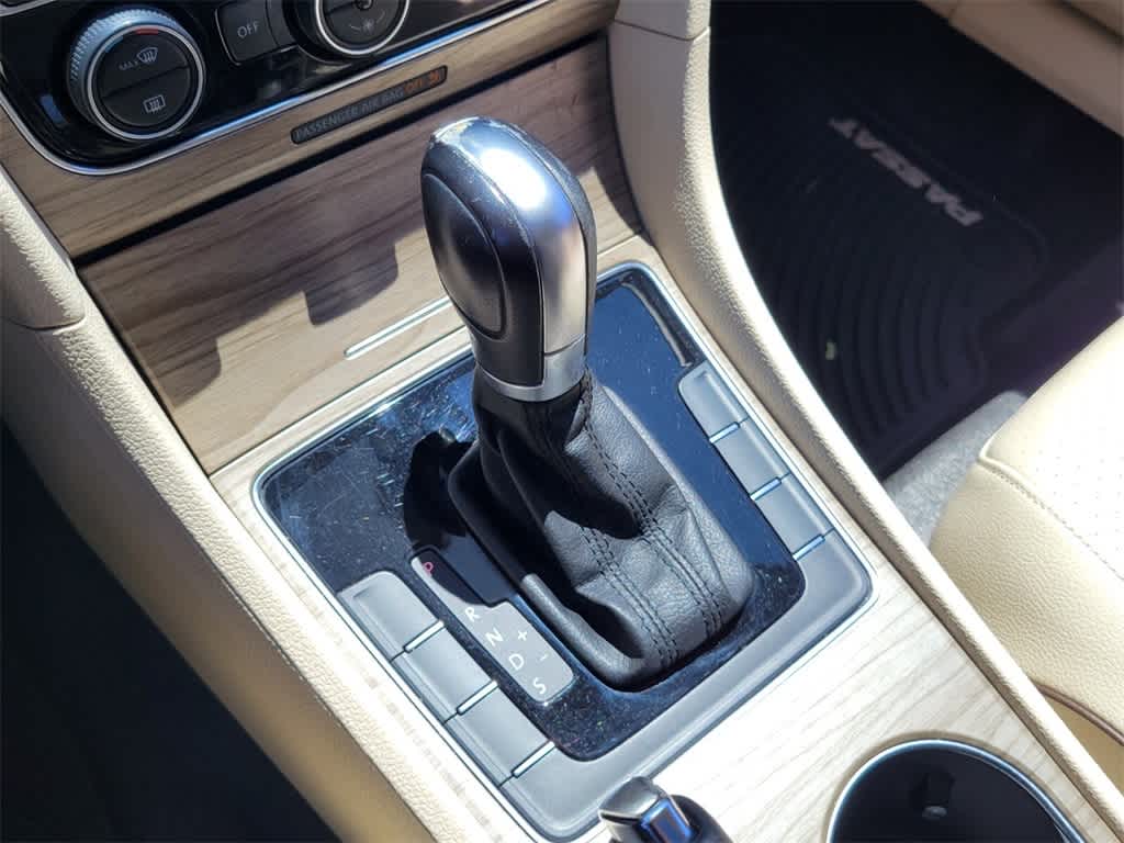 Thumbnail: 2016 Volkswagen Passat - 20