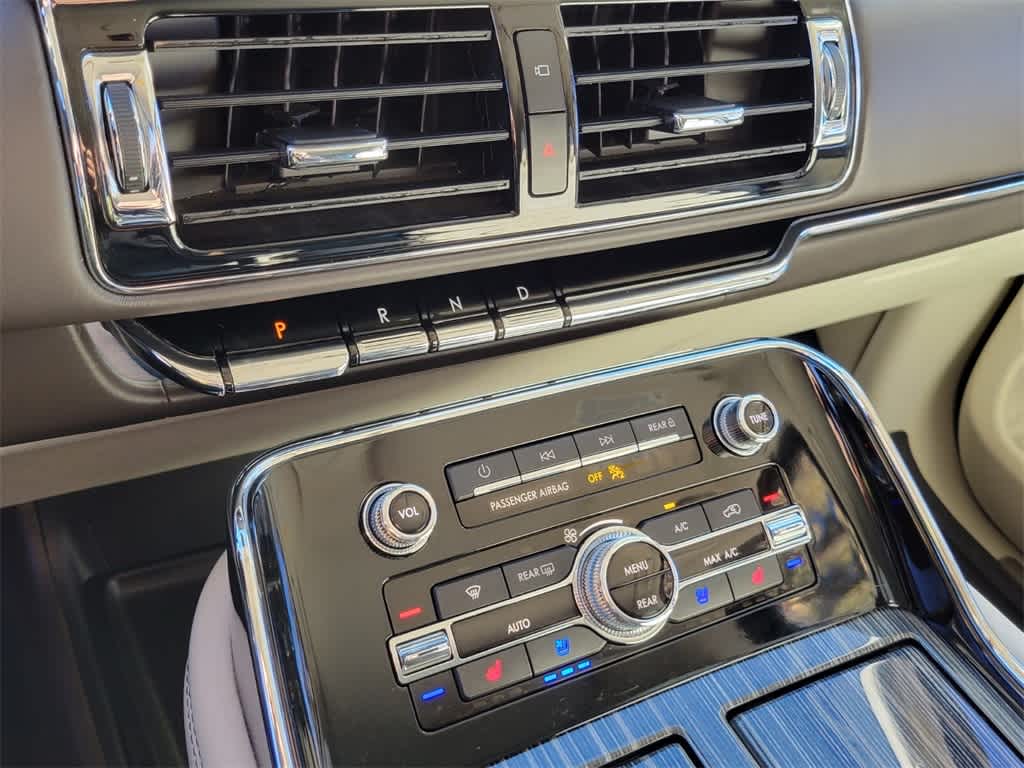 Thumbnail: 2022 Lincoln Navigator - 21