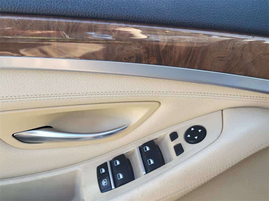 Thumbnail: 2013 BMW 5 Series - 21