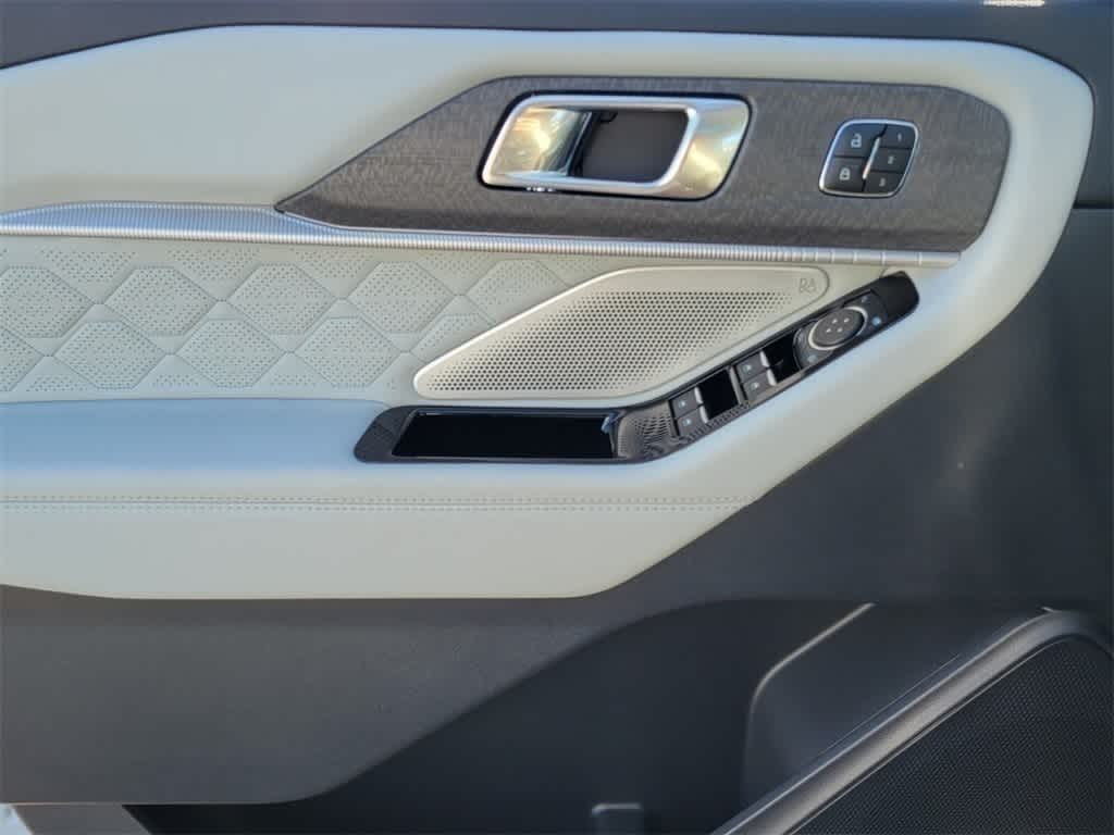 Thumbnail: 2025 Ford Explorer - 18