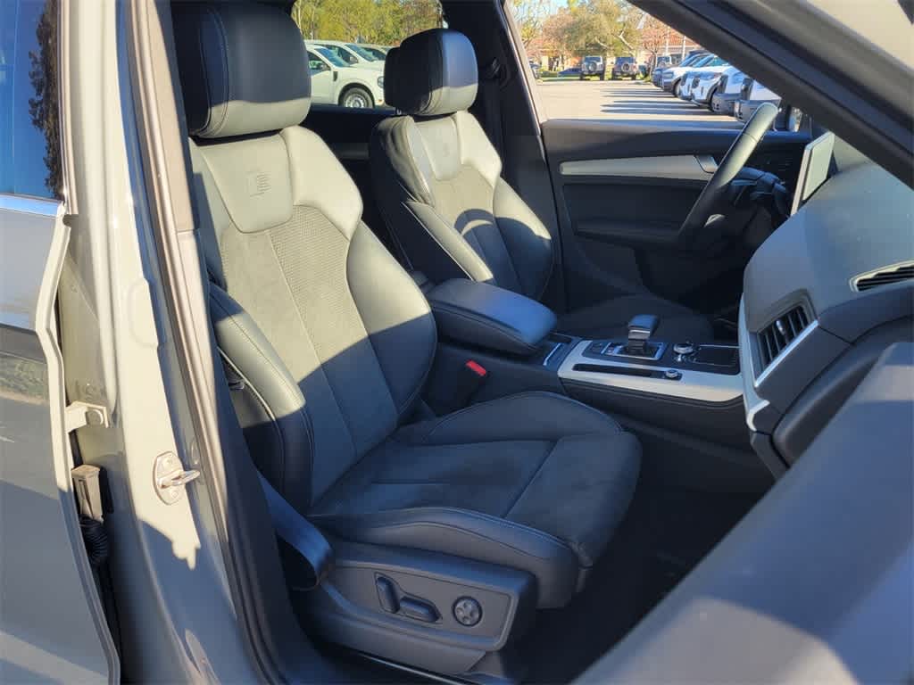 Thumbnail: 2020 Audi SQ5 - 15