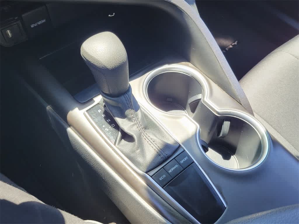 2022 Toyota Camry LE 19
