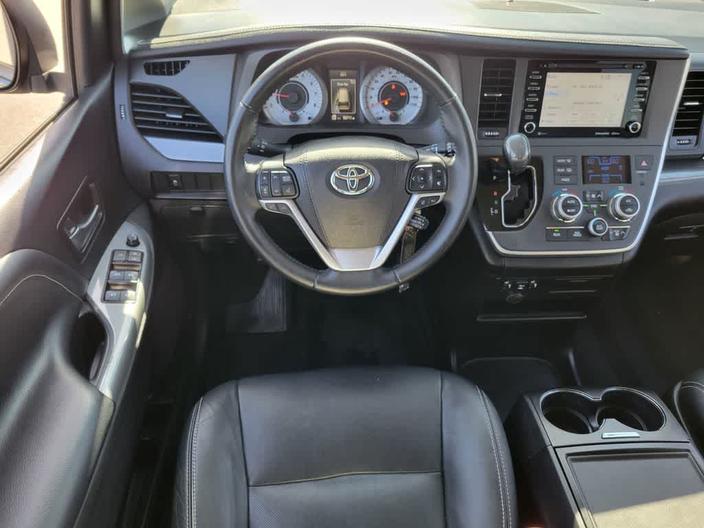 Thumbnail: 2020 Toyota Sienna - 12