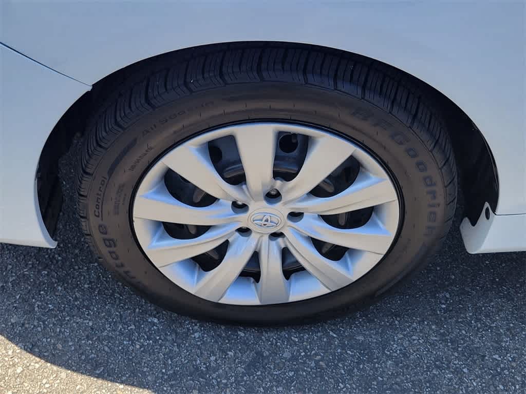 Thumbnail: 2013 Toyota Corolla - 9