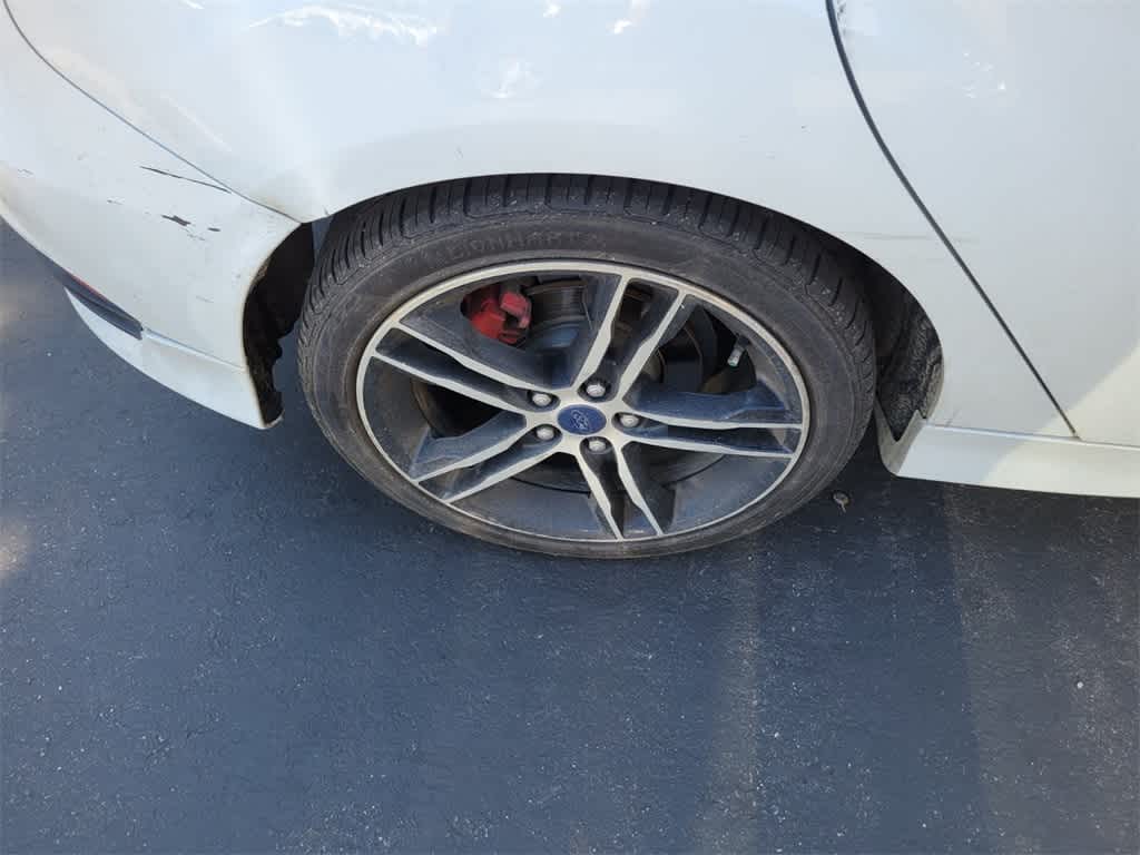 Thumbnail: 2015 Ford Focus - 10
