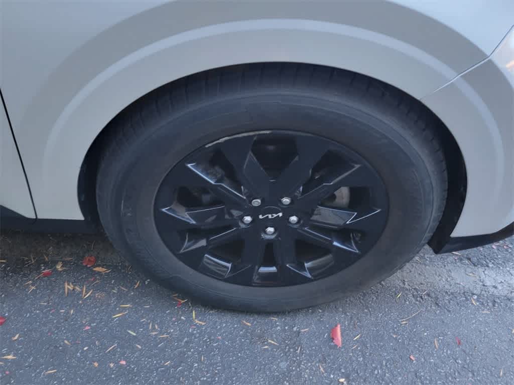 Thumbnail: 2022 Kia Carnival - 8