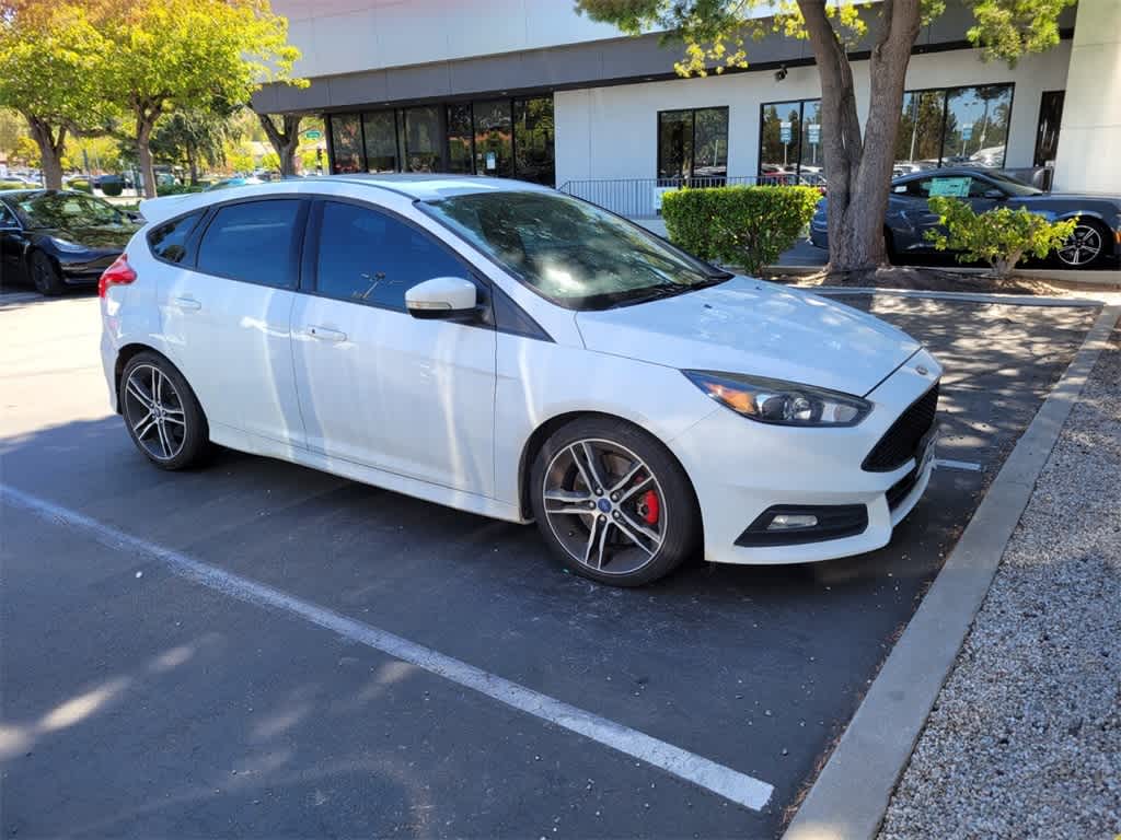 Thumbnail: 2015 Ford Focus - 8