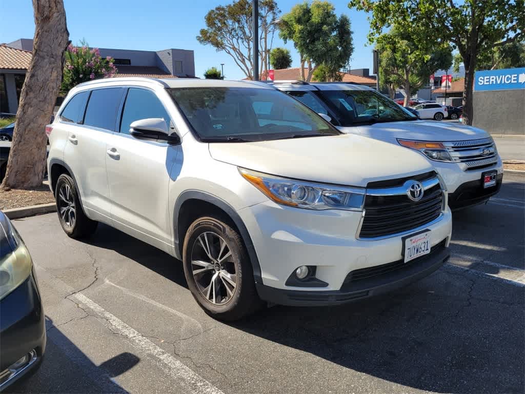 Thumbnail: 2016 Toyota Highlander - 9
