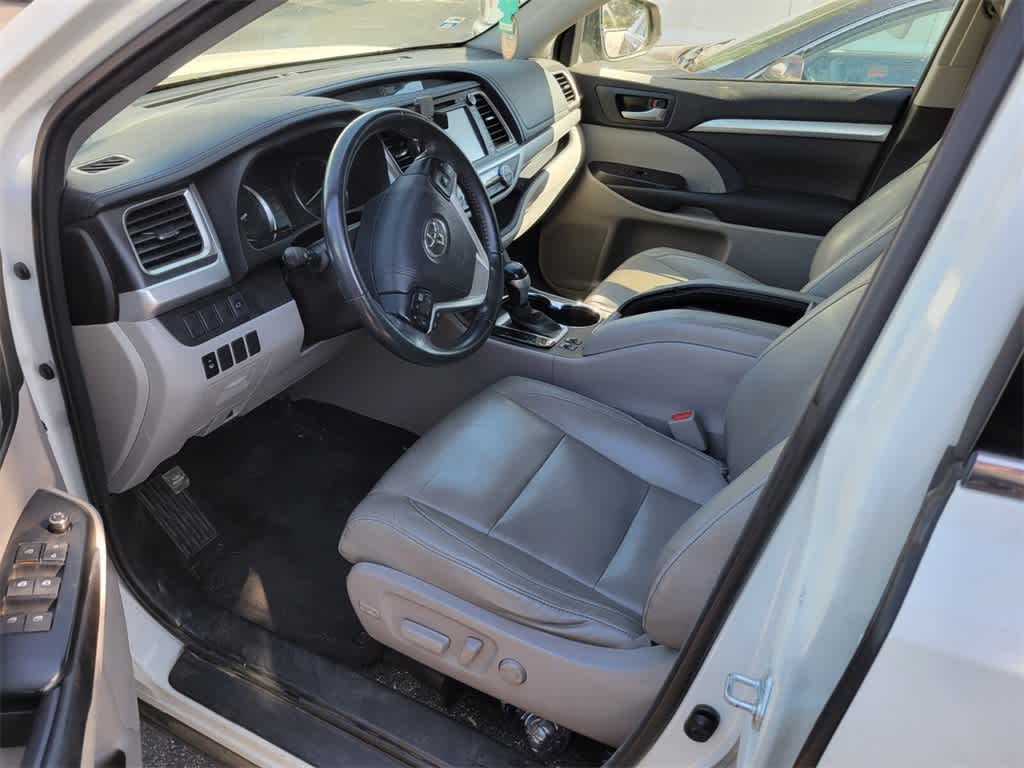 Thumbnail: 2016 Toyota Highlander - 3