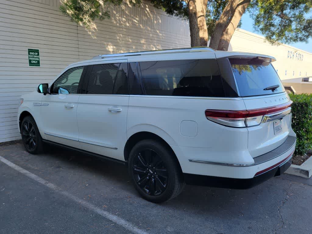 Thumbnail: 2022 Lincoln Navigator - 3