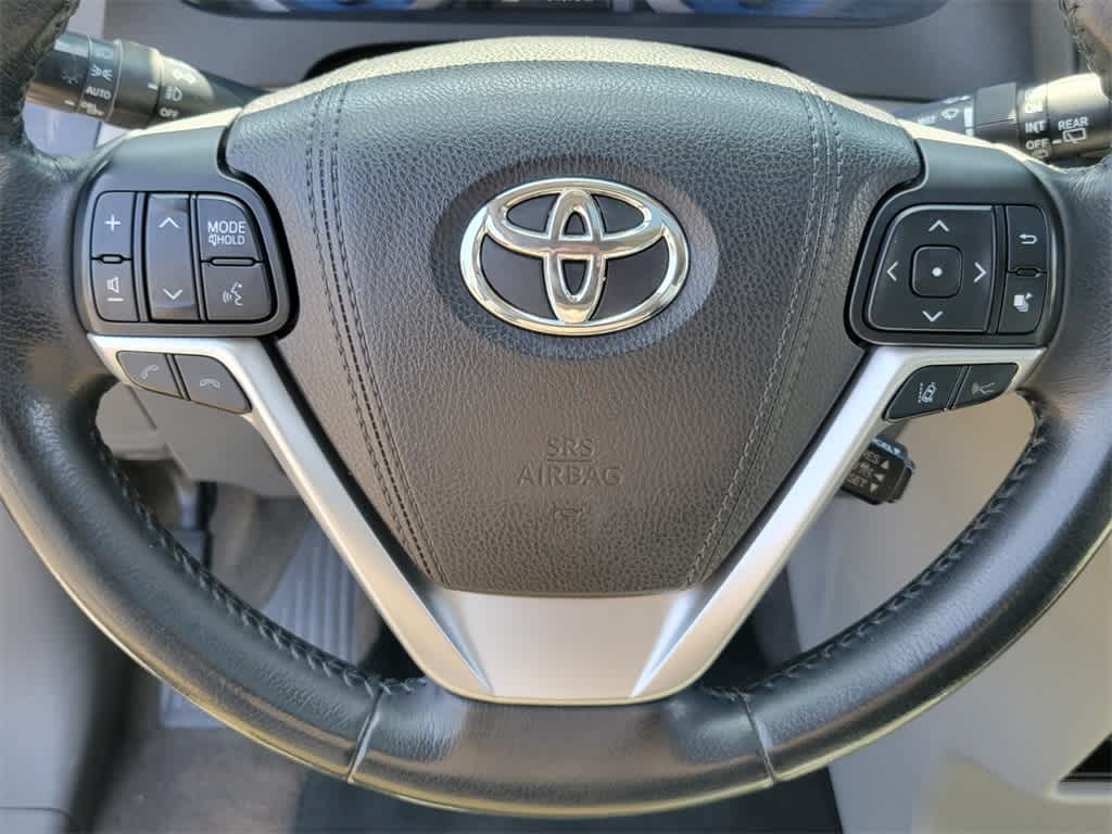 2018 Toyota Sienna XLE 18