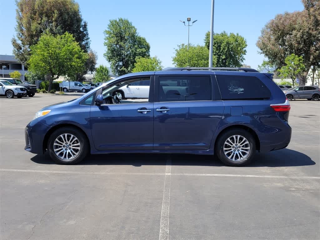 2018 Toyota Sienna XLE 2