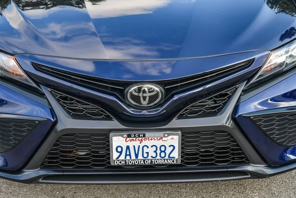2022 Toyota Camry SE photo 3