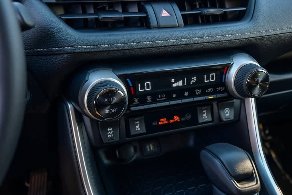 Thumbnail: 2025 Toyota RAV4 - 23