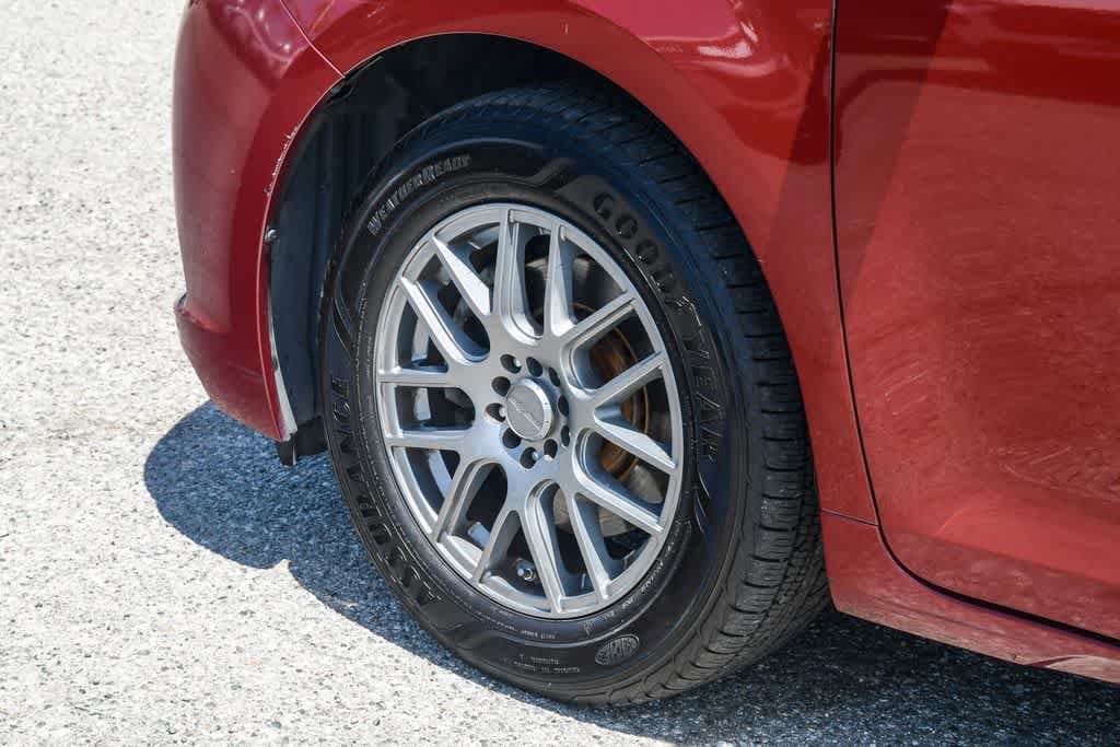 Thumbnail: 2015 Toyota Sienna - 10