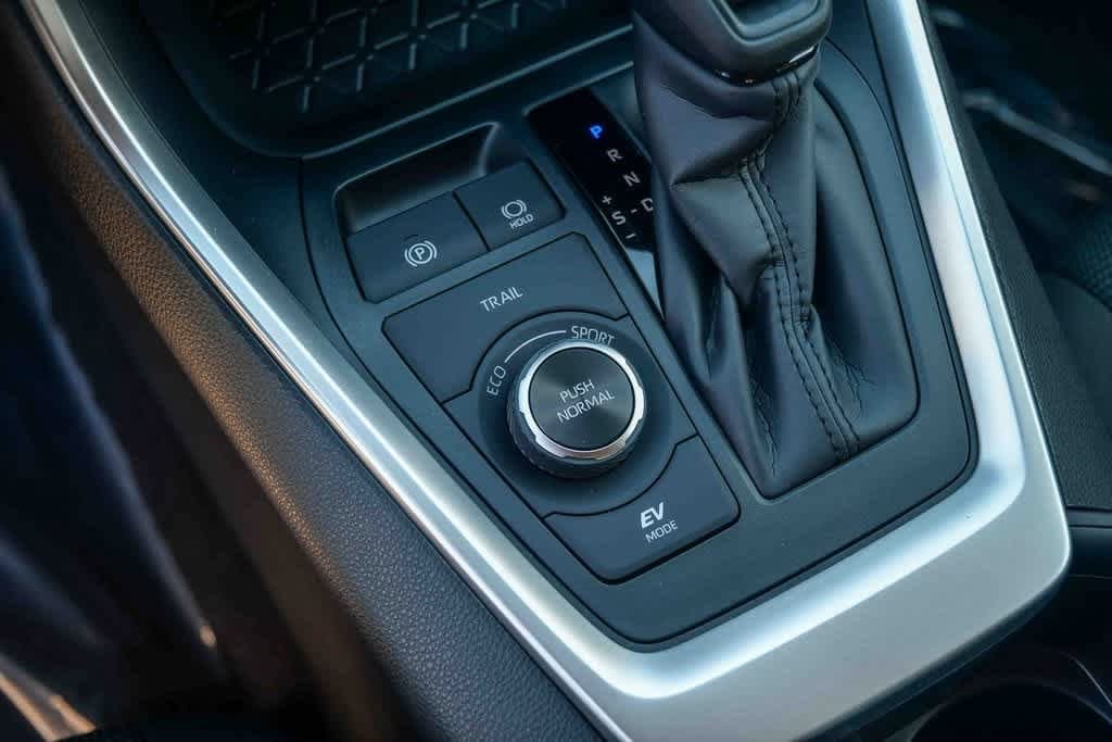 Thumbnail: 2025 Toyota RAV4 - 22