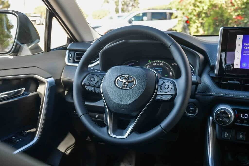 Thumbnail: 2025 Toyota RAV4 - 12