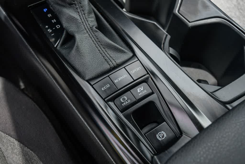 2025 Toyota Camry LE - Photo 20