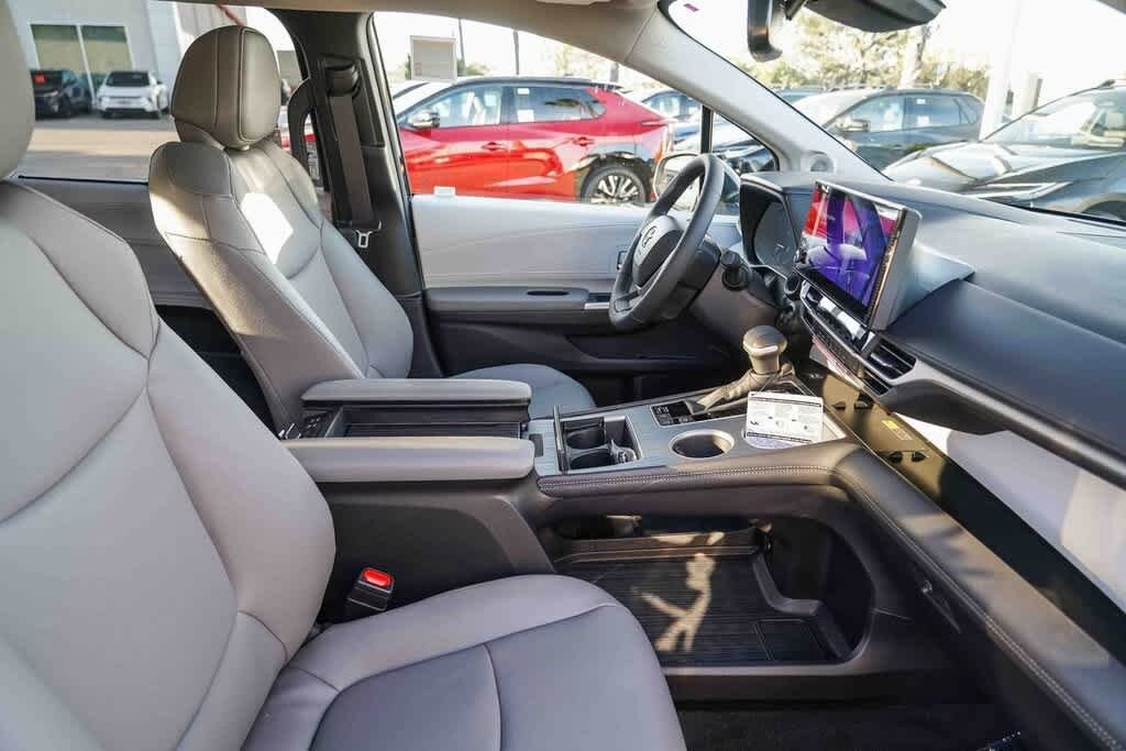 Thumbnail: 2026 Toyota Sienna - 17