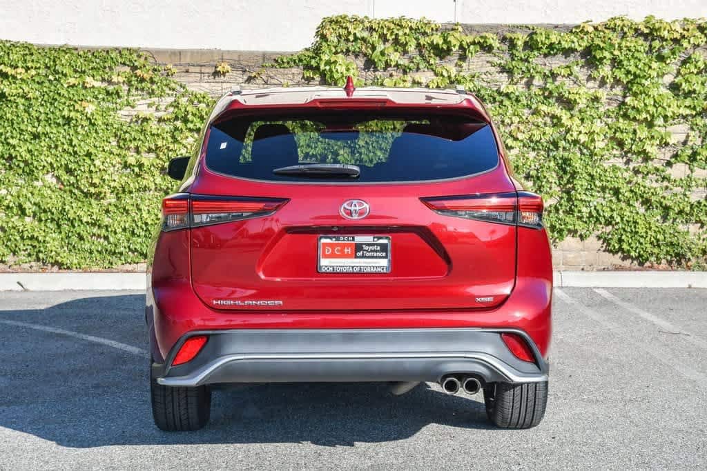 Thumbnail: 2022 Toyota Highlander - 7