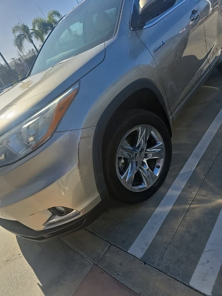 Thumbnail: 2014 Toyota Highlander - 2