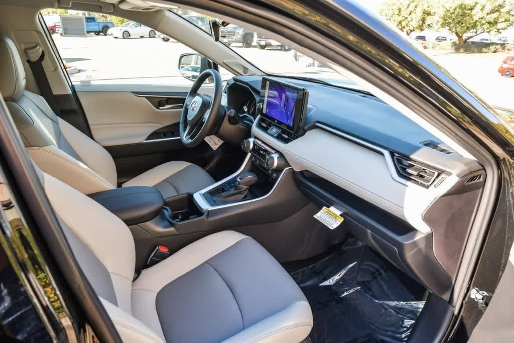 Thumbnail: 2025 Toyota RAV4 - 15