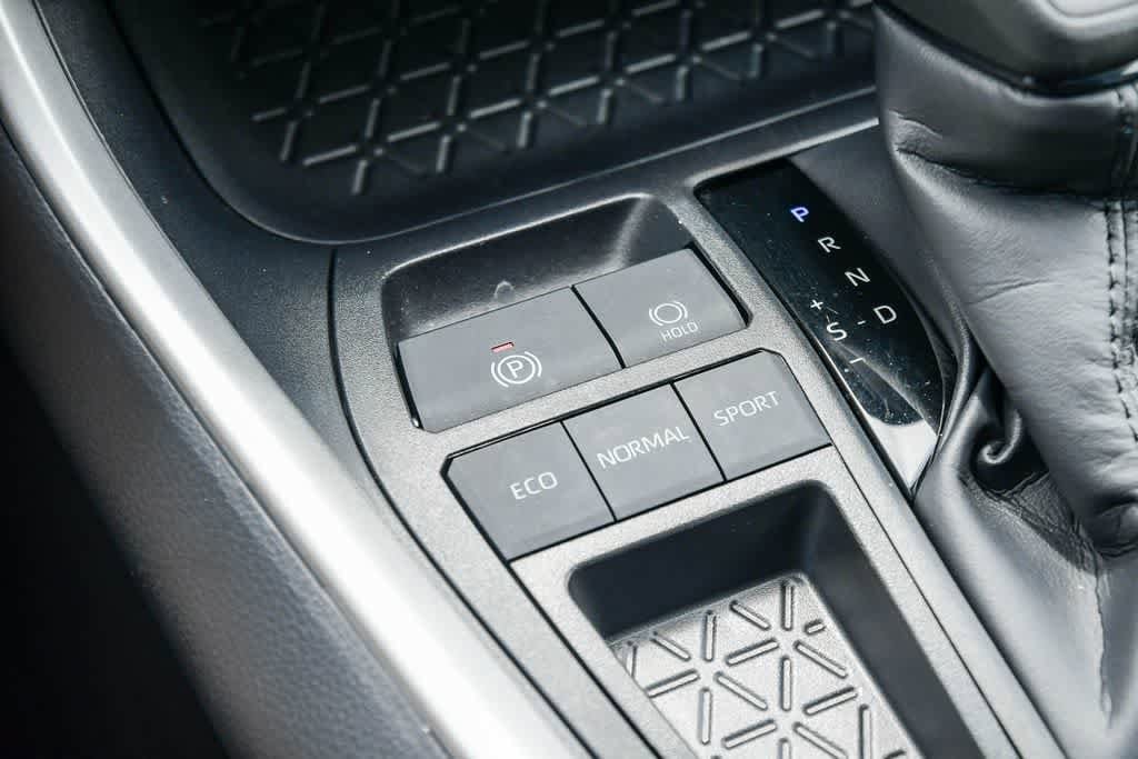Thumbnail: 2025 Toyota RAV4 - 21