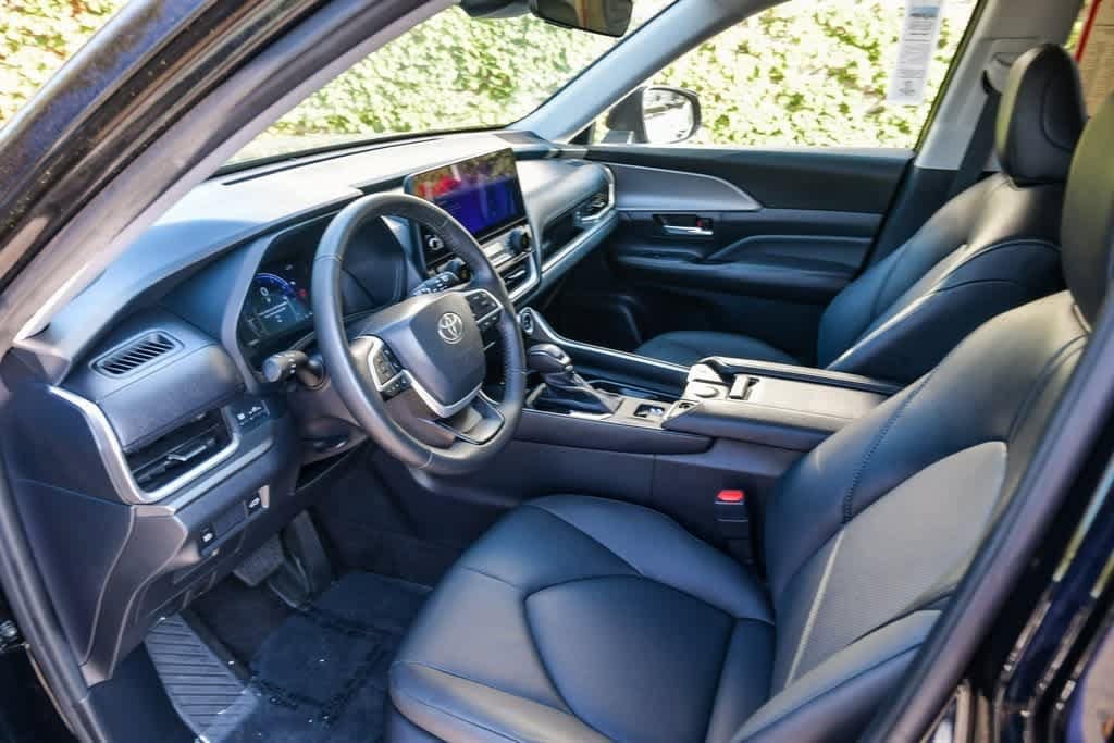 Thumbnail: 2024 Toyota Grand Highlander - 16