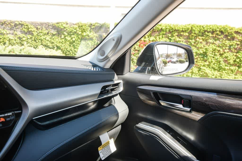 Thumbnail: 2026 Toyota Highlander - 22