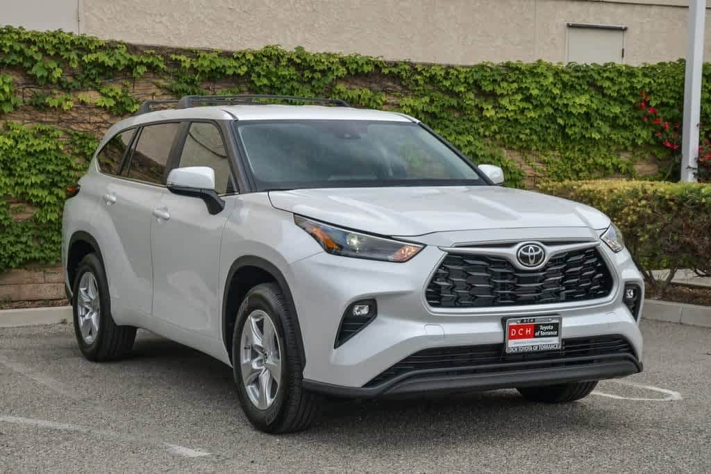 2025 Toyota Highlander LE 3