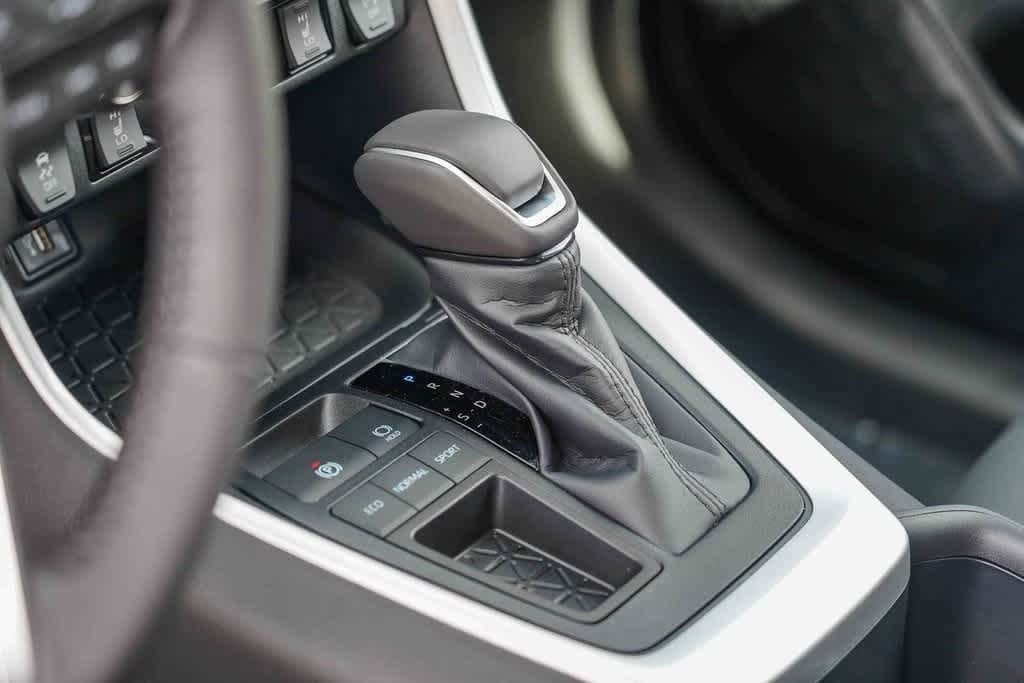 Thumbnail: 2025 Toyota RAV4 - 20