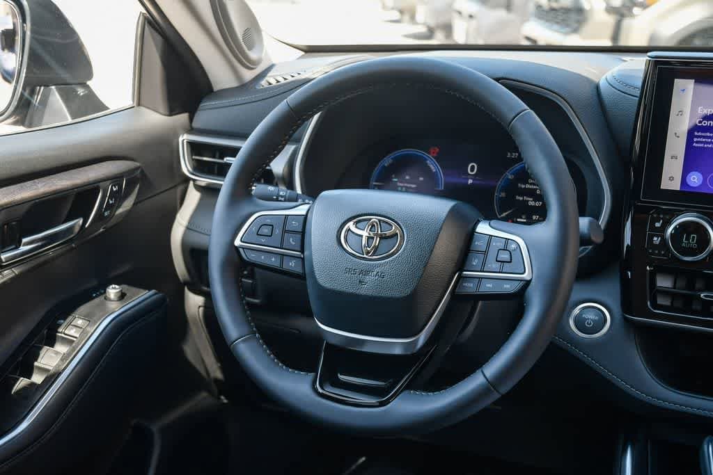 Thumbnail: 2026 Toyota Highlander - 12