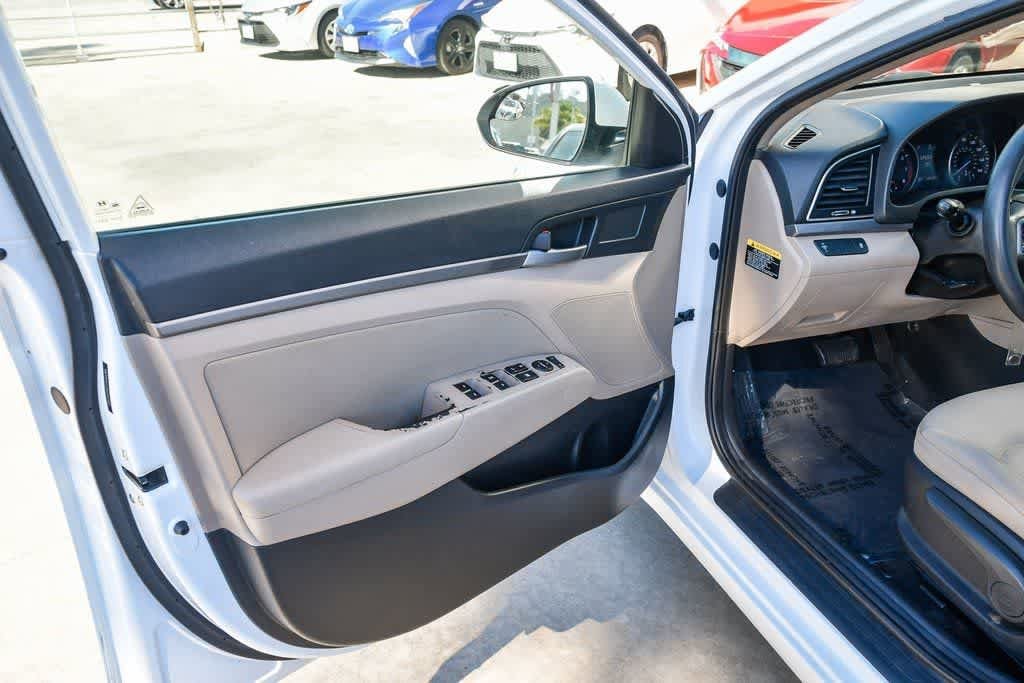 Thumbnail: 2017 Hyundai Elantra - 18