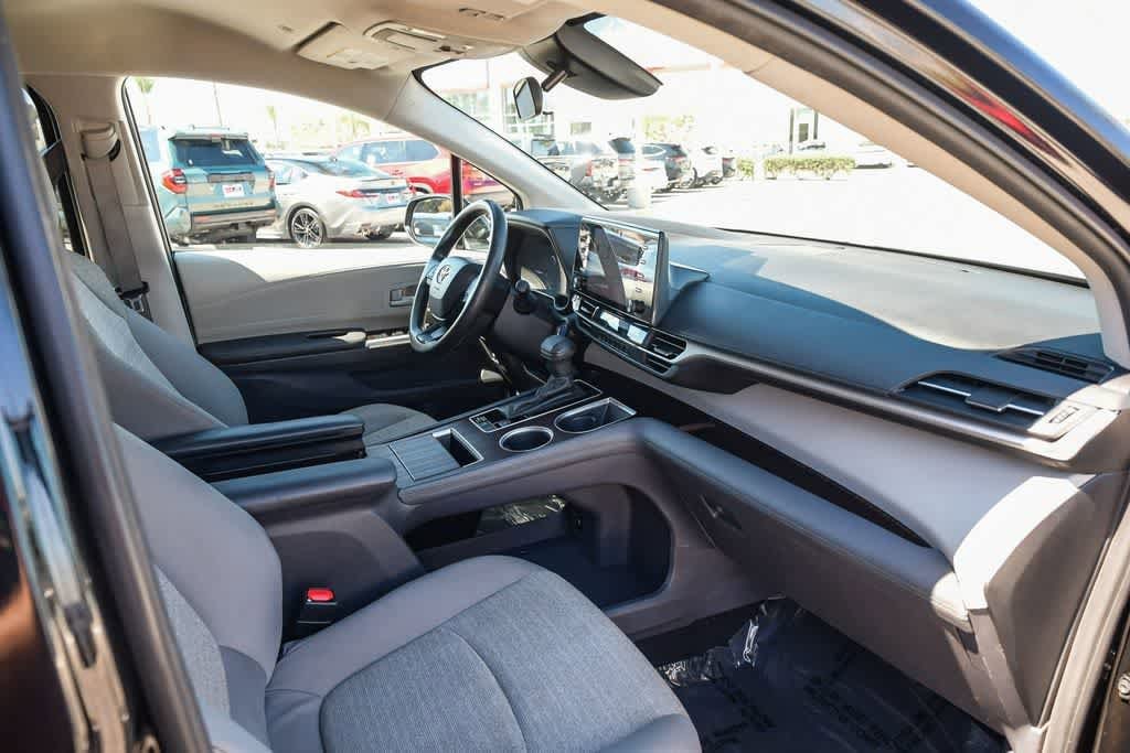 Thumbnail: 2024 Toyota Sienna - 15