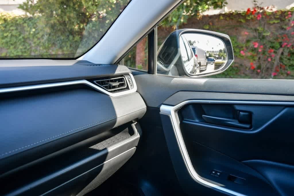 Thumbnail: 2021 Toyota RAV4 - 25