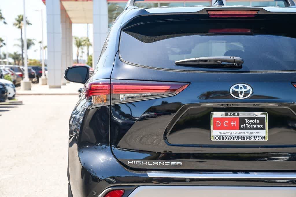 Thumbnail: 2026 Toyota Highlander - 6
