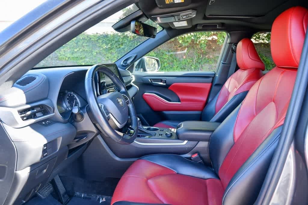 Thumbnail: 2022 Toyota Highlander - 18