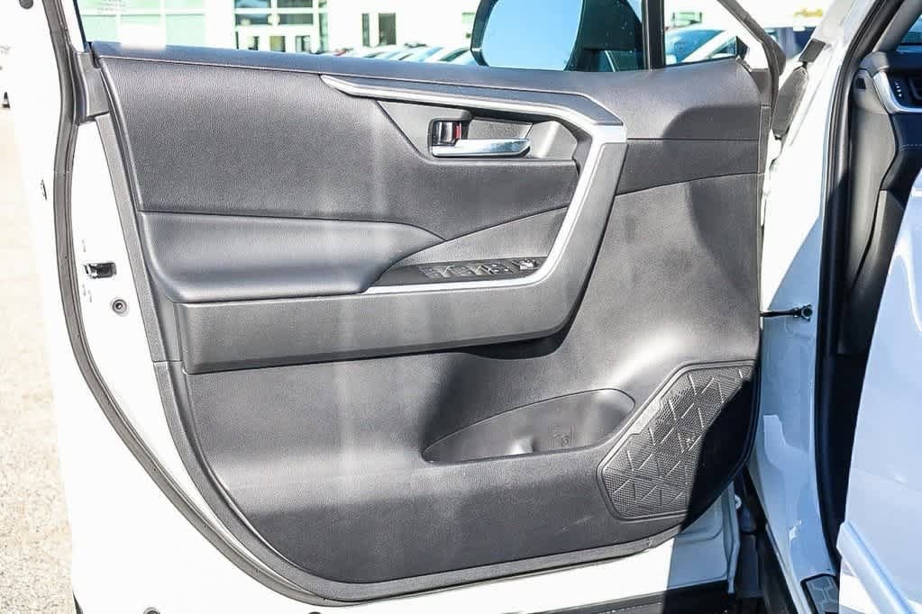 Thumbnail: 2025 Toyota RAV4 - 21