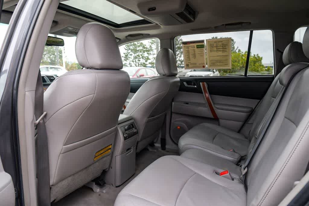 Thumbnail: 2010 Toyota Highlander - 18