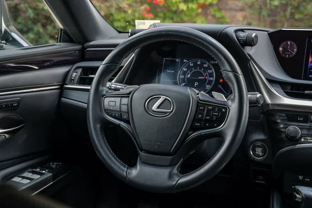 Thumbnail: 2020 Lexus ES - 13