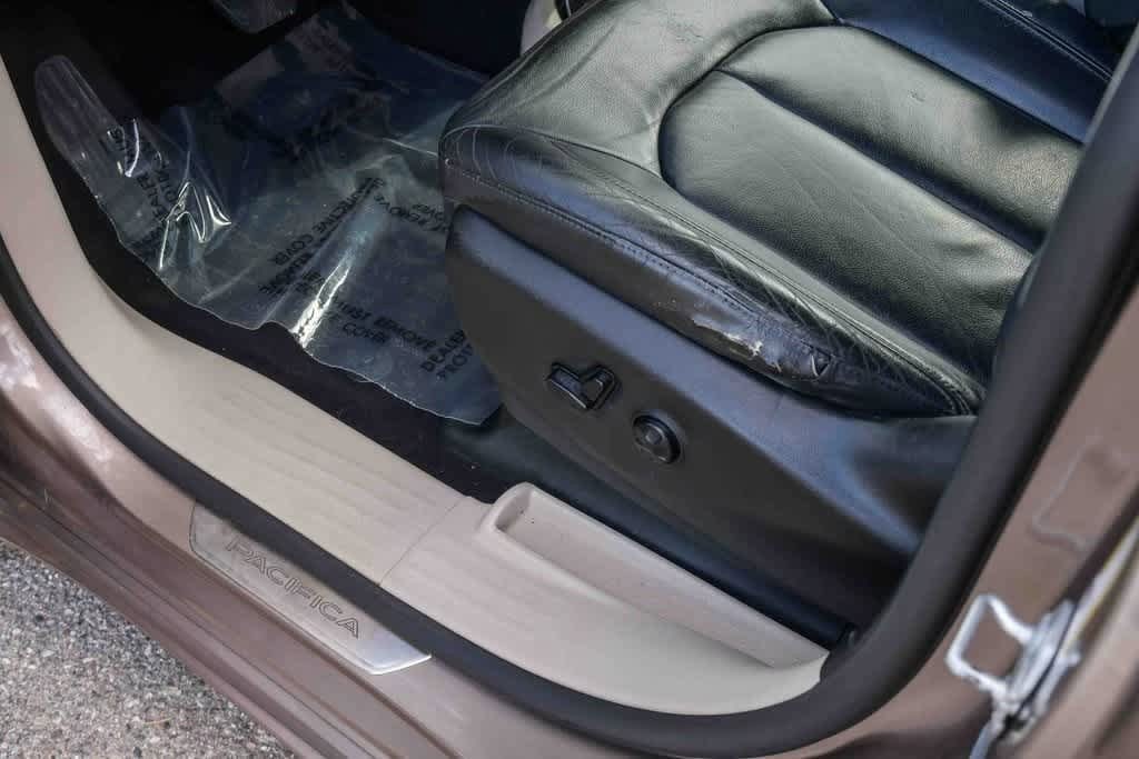 Thumbnail: 2017 Chrysler Pacifica - 23