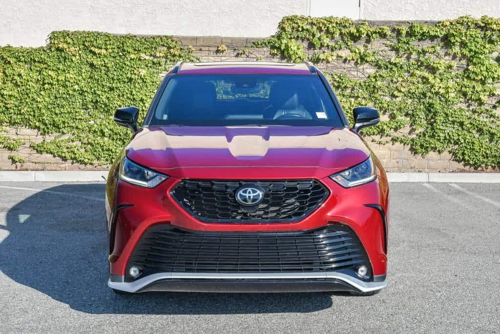 Thumbnail: 2022 Toyota Highlander - 2