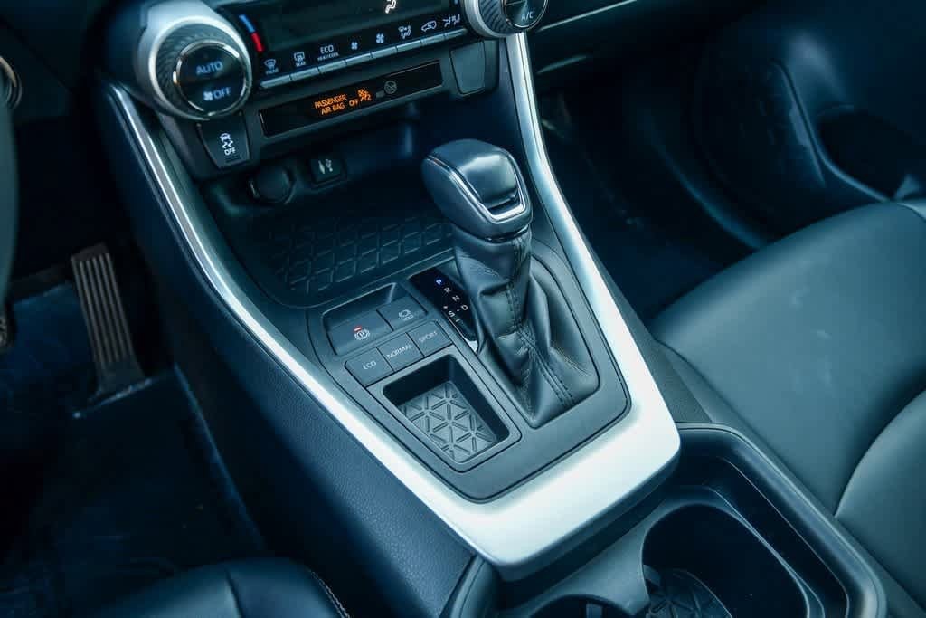 Thumbnail: 2019 Toyota RAV4 - 21