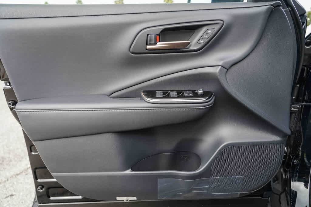 Thumbnail: 2026 Toyota Crown - 21