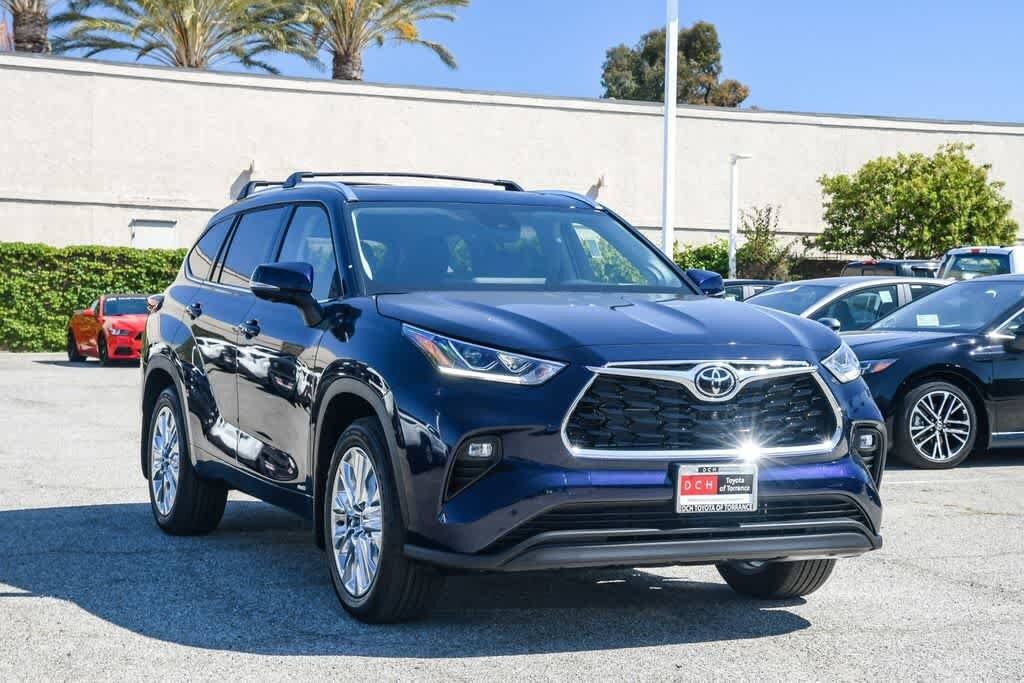 Thumbnail: 2026 Toyota Highlander - 3