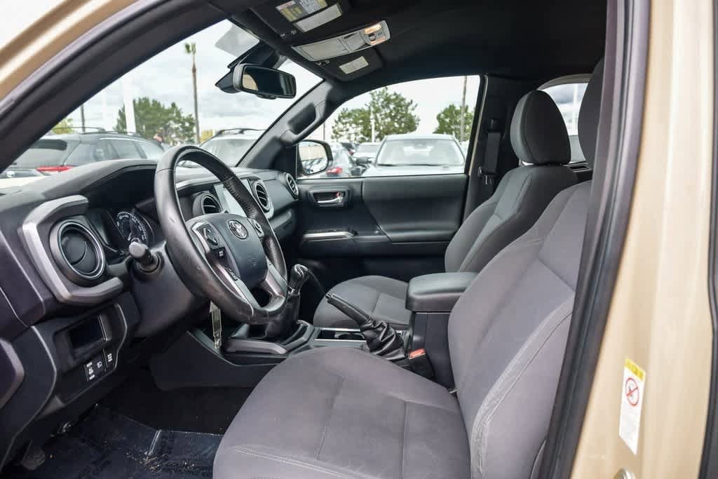 Thumbnail: 2019 Toyota Tacoma - 18