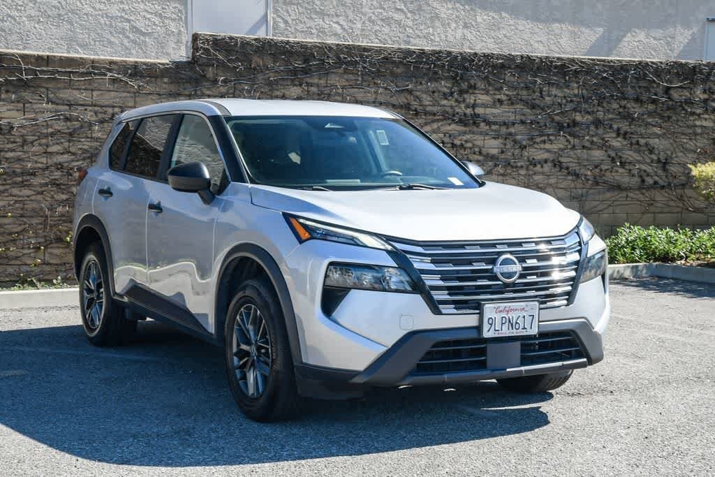 2024 Nissan Rogue S photo 2