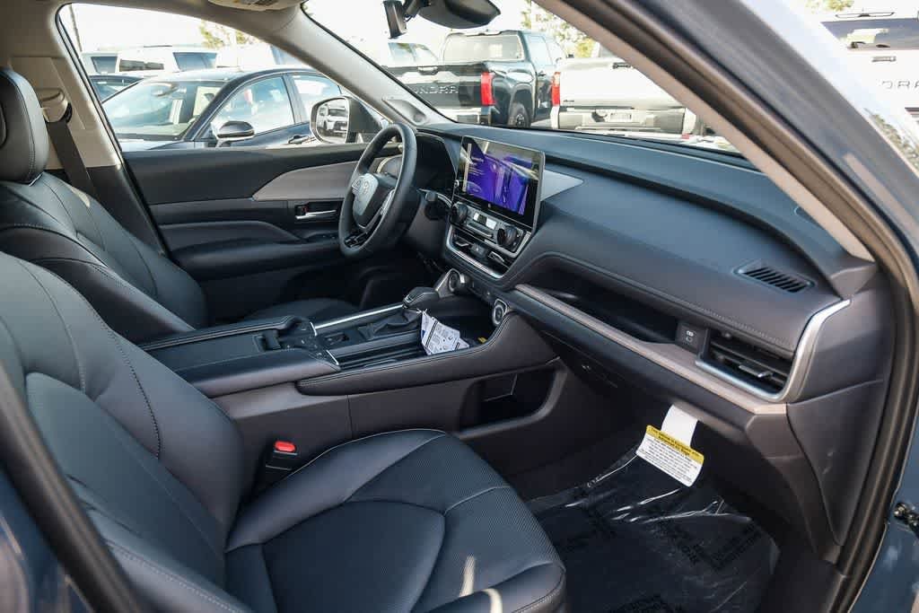 Thumbnail: 2026 Toyota Grand Highlander - 15