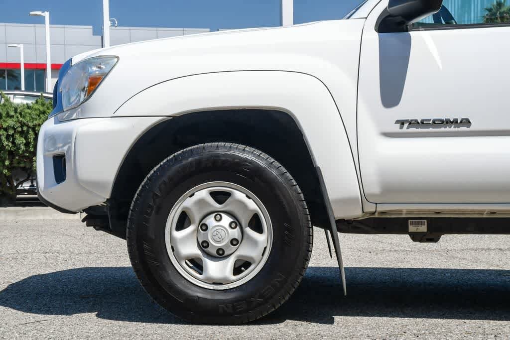 Thumbnail: 2015 Toyota Tacoma - 10