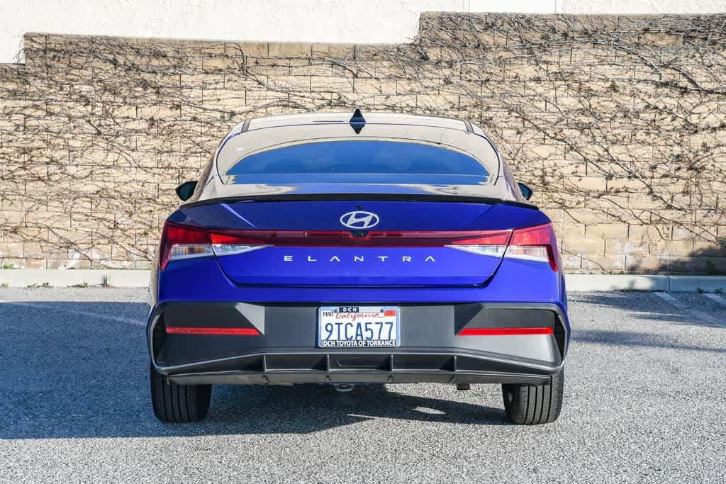 2025 Hyundai Elantra SEL Sport photo 3